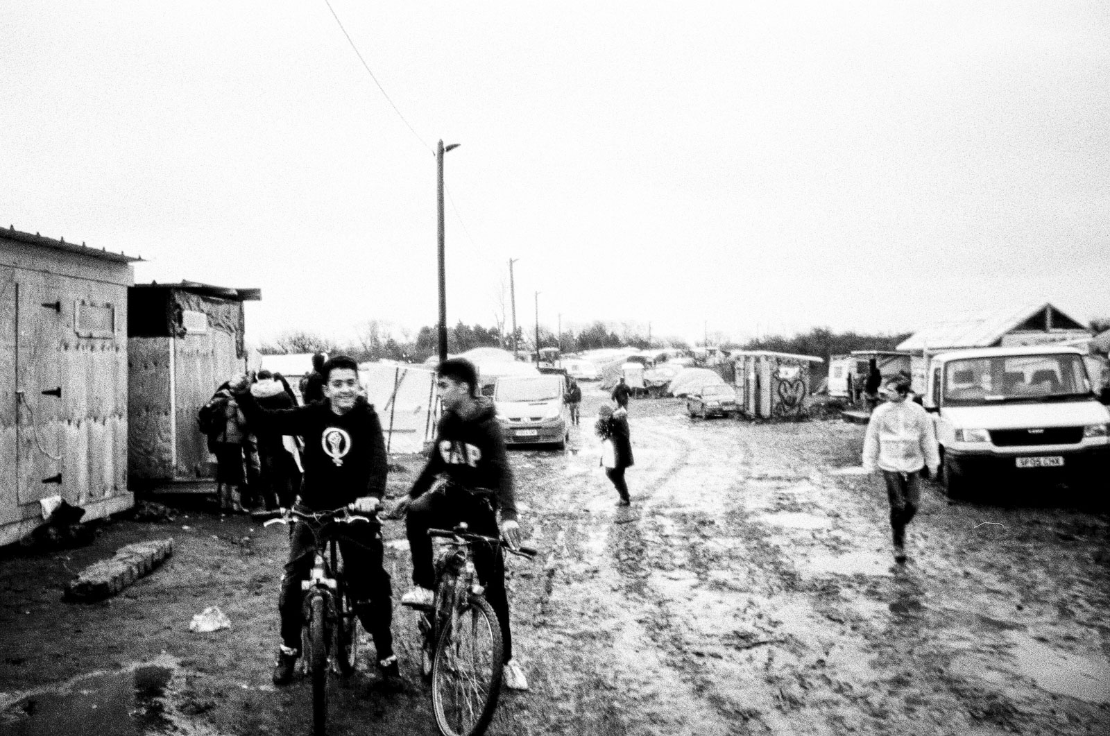 Jongens op fiets - Calais