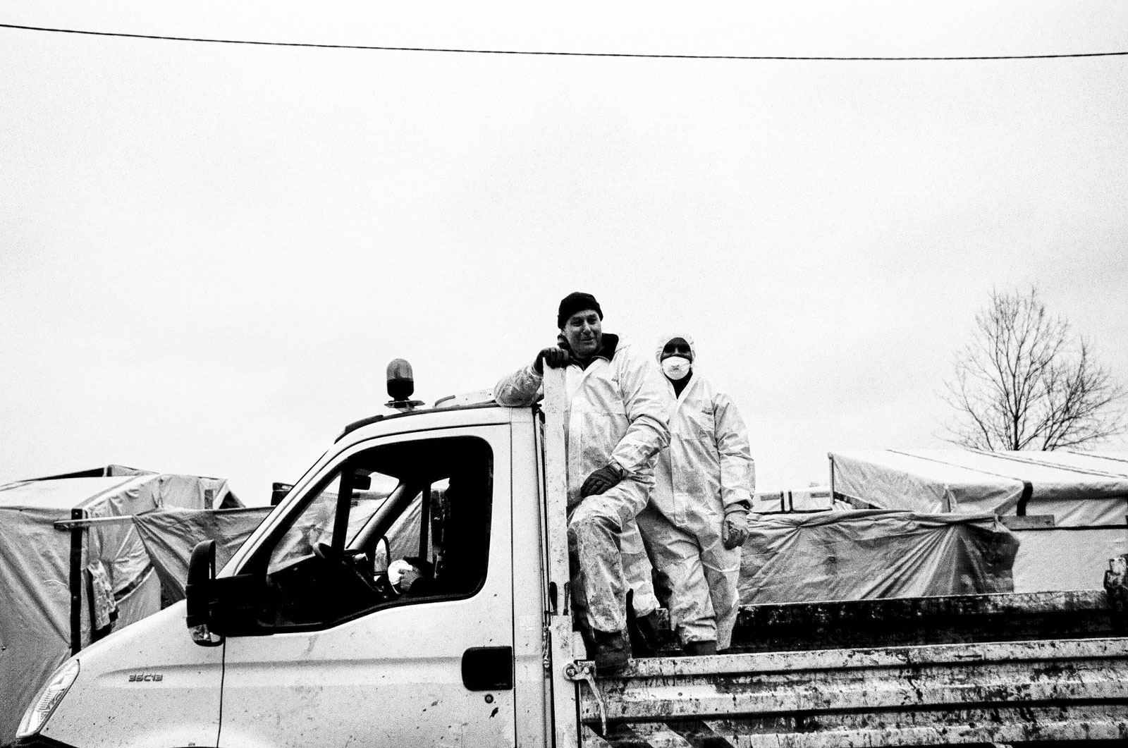 Mannen op vuilniswagen - Calais
